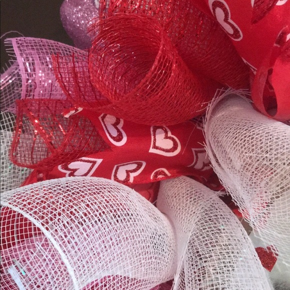 Valentine’s Day deco mesh wreath - Picture 3 of 3